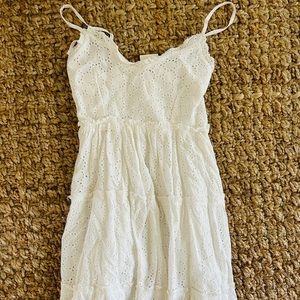super cute white dress!